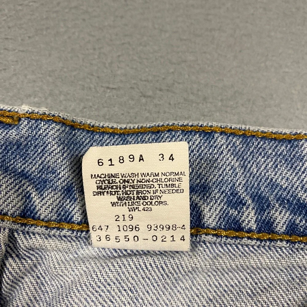 Levis noticeable paint